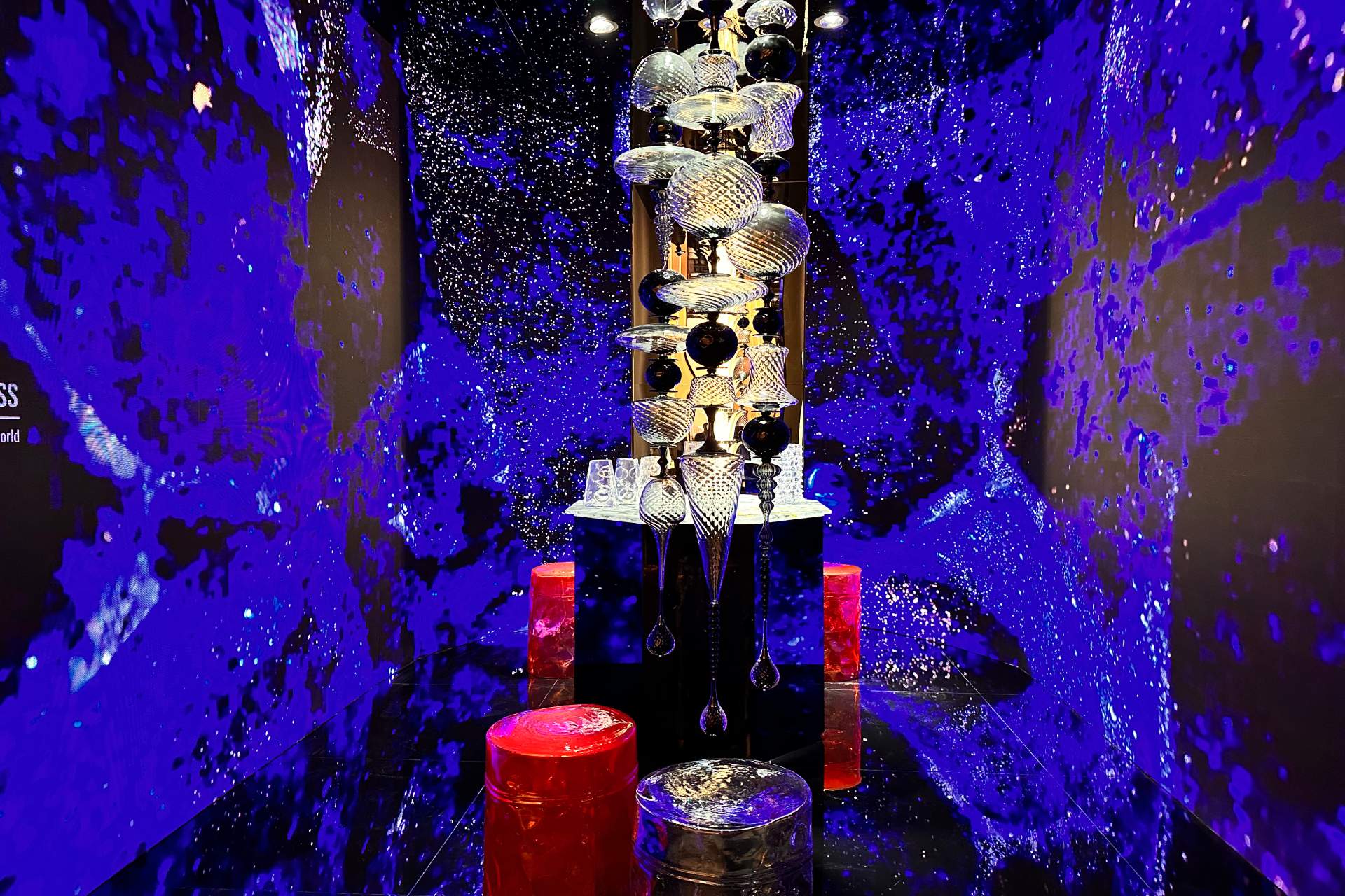 Immersive Experiences with LEDwalls for Trade Show Stands - WAVE 