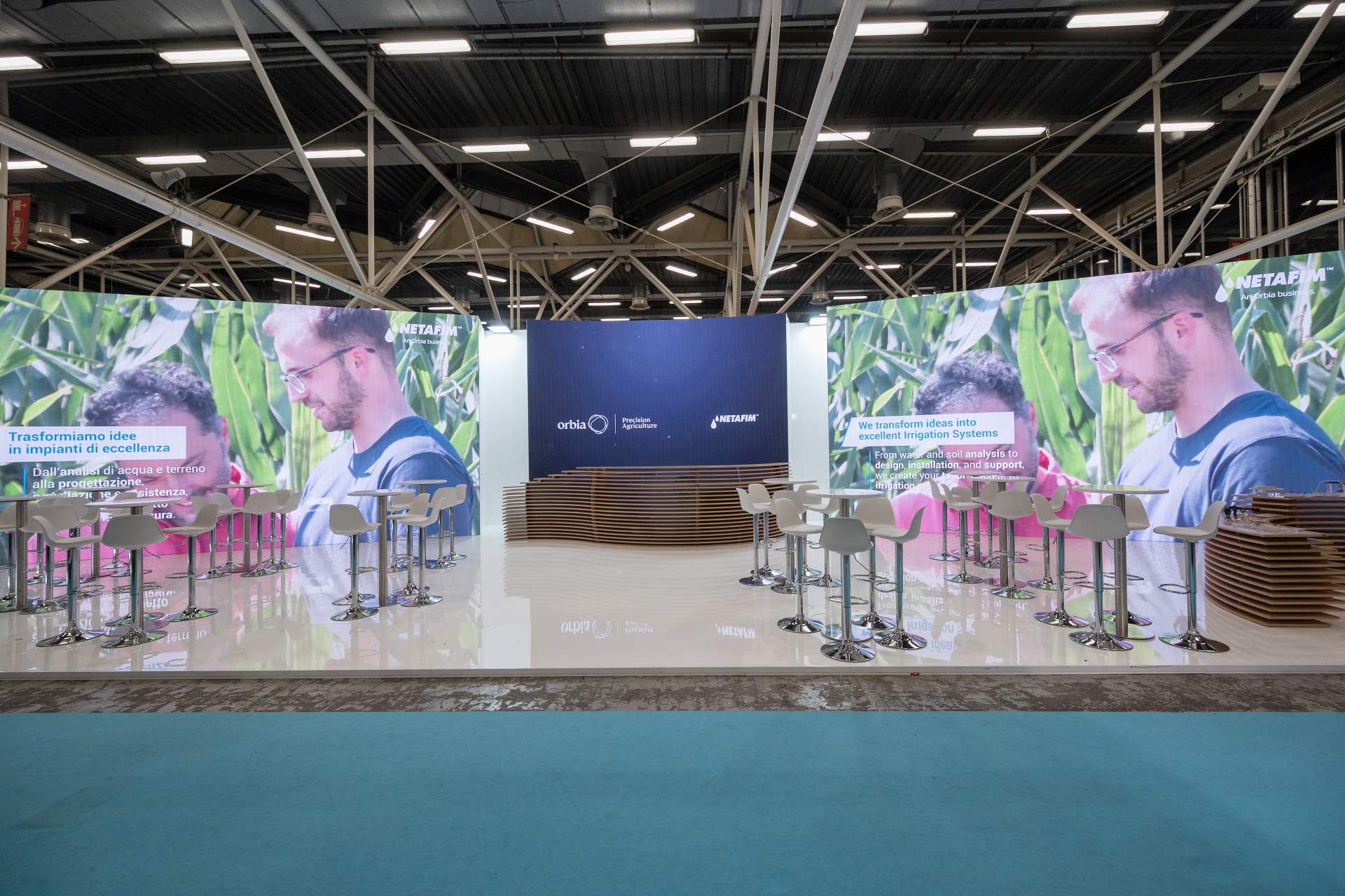 NETAFIM Three-Sided LEDwall 