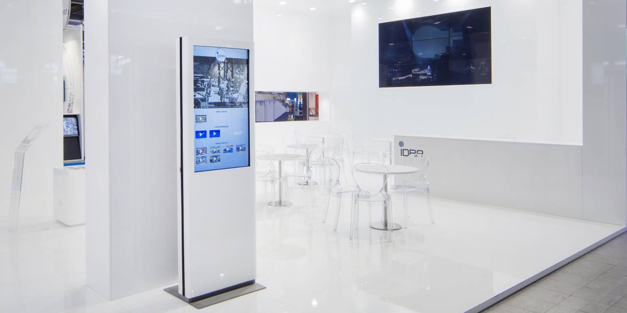 The choice of lacquered finishes for trade fair stands The choice of lacquered finishes for trade fair stands