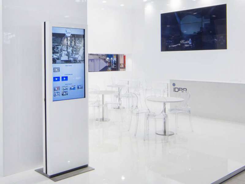 The choice of lacquered finishes for trade fair stands