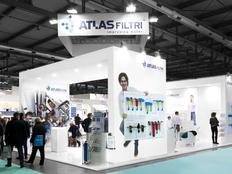 lacquered stands, customized product displays, large format digital printing, customized graphic service, form installations Milan