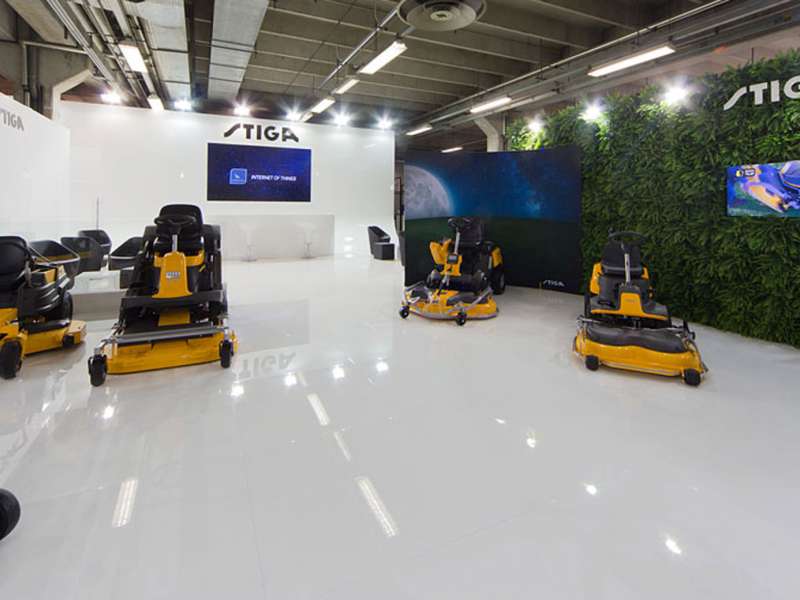 interior creation, rental and sale giant screen, innovative lines, customized product displays, advanced exhibition