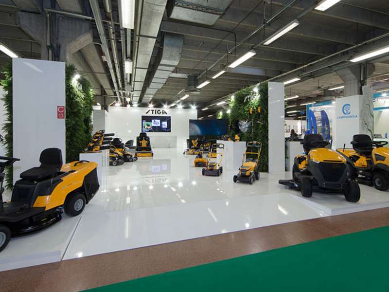 interior creation, rental and sale giant screen, innovative lines, customized product displays, advanced exhibition