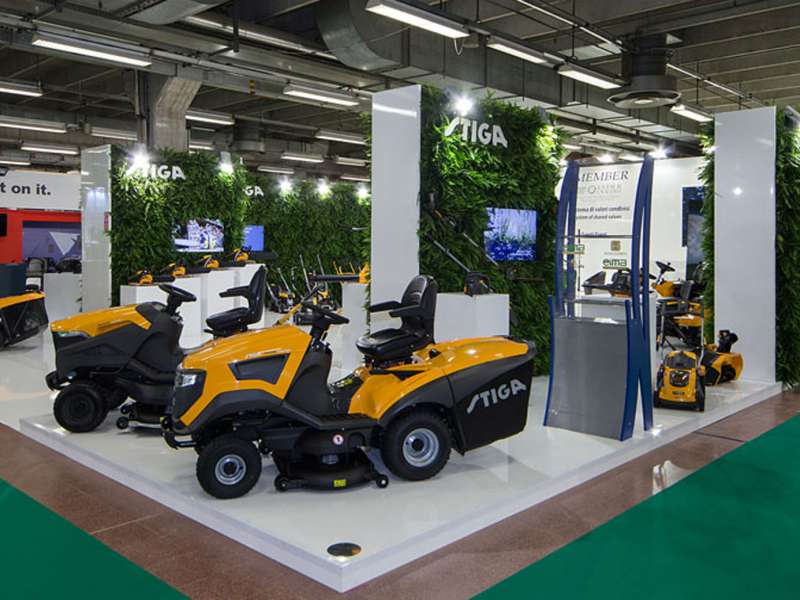 interior creation, rental and sale giant screen, innovative lines, customized product displays, advanced exhibition