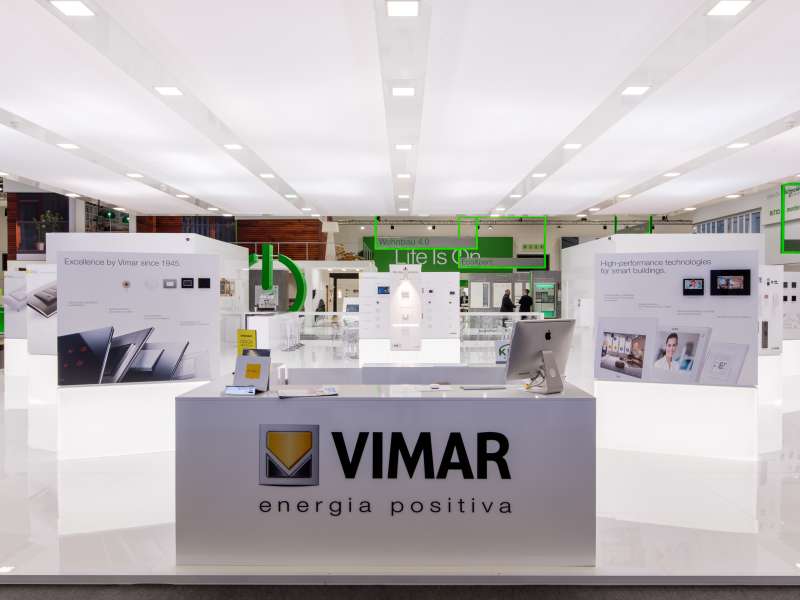 fairs abroad, lacquered stands, high quality exhibition stands, customized product displays, form the creative group