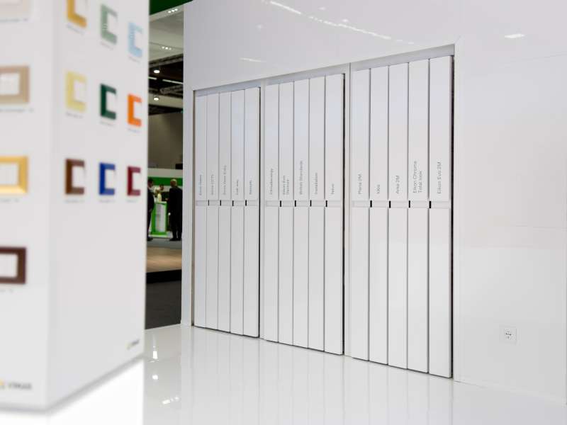 fairs abroad, lacquered stands, high quality exhibition stands, customized product displays, form the creative group