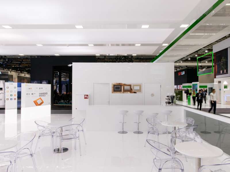 fairs abroad, lacquered stands, high quality exhibition stands, customized product displays, form the creative group