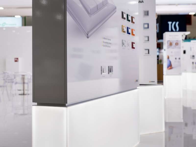 fairs abroad, lacquered stands, high quality exhibition stands, customized product displays, form the creative group