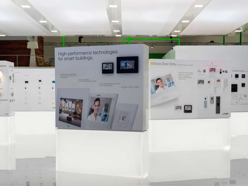 fairs abroad, lacquered stands, high quality exhibition stands, customized product displays, form the creative group