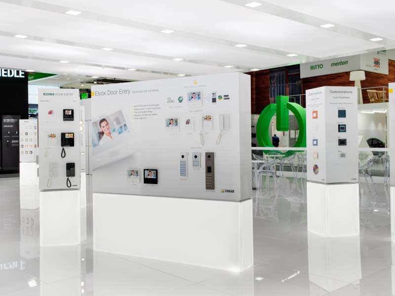 fairs abroad, lacquered stands, high quality exhibition stands, customized product displays, form the creative group