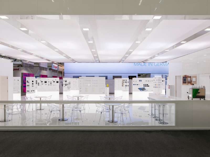 fairs abroad, lacquered stands, high quality exhibition stands, customized product displays, form the creative group