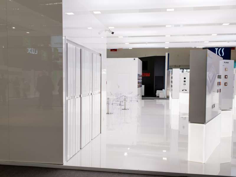 fairs abroad, lacquered stands, high quality exhibition stands, customized product displays, form the creative group