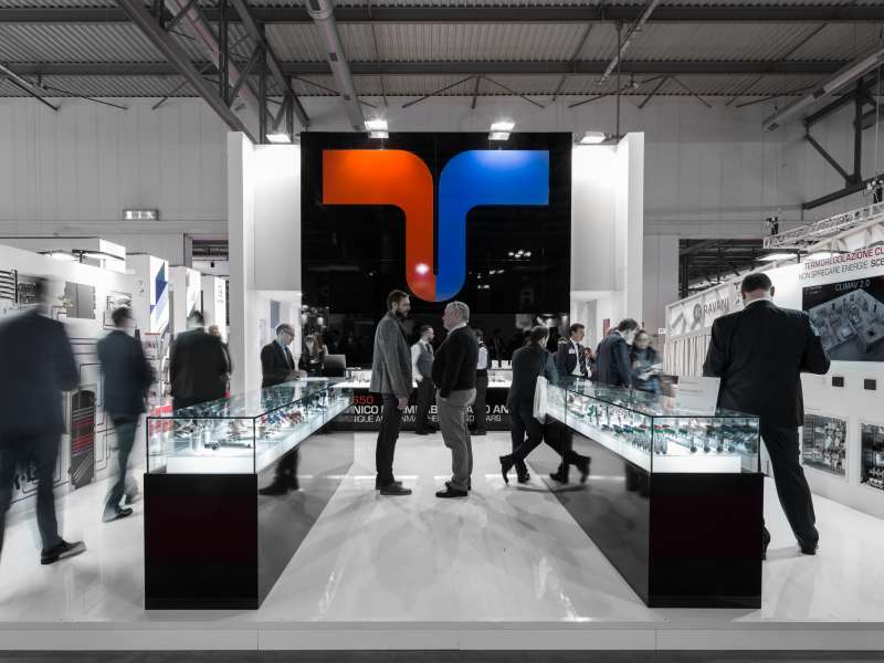 fair exhibitors, lighting engineering, large format digital printing, customized exhibition stands, display cases