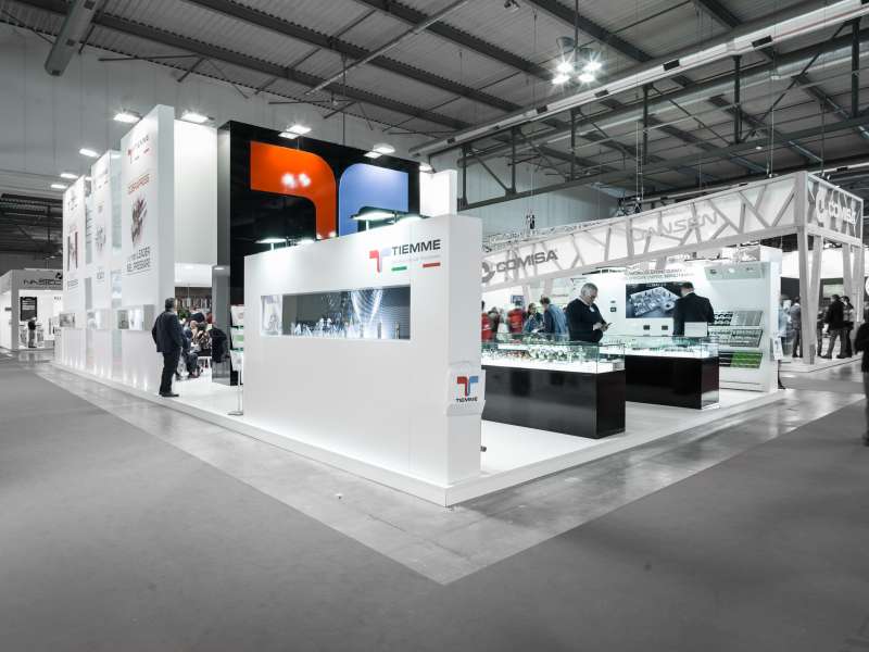 fair exhibitors, lighting engineering, large format digital printing, customized exhibition stands, display cases