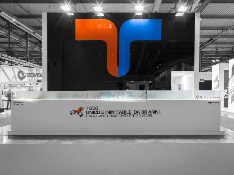 fair exhibitors, lighting engineering, large format digital printing, customized exhibition stands, display cases