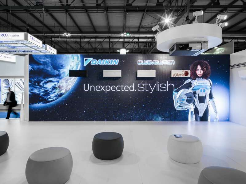 videowall and interactive totem, customized stands, fair exhibitors, customized exhibition stands, form installations Milan