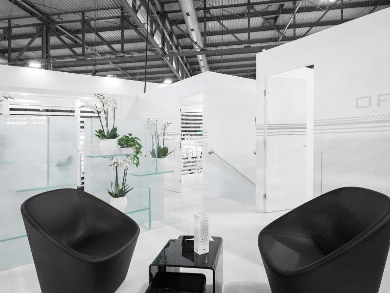 videowall and interactive totem, customized stands, fair exhibitors, customized exhibition stands, form installations Milan