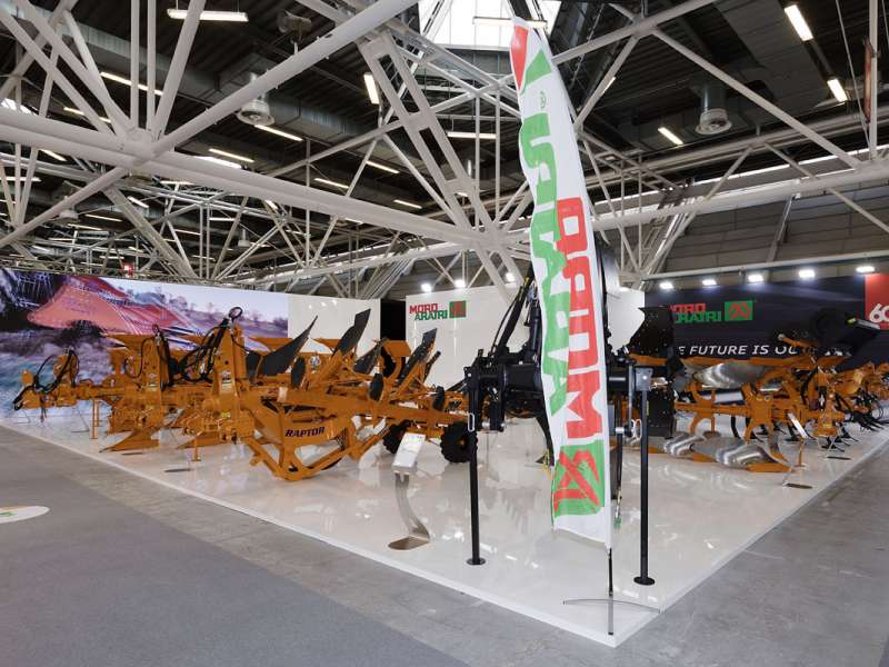 lacquered stands, high quality exhibition stands, made in Italy, ledwall, form the creative group