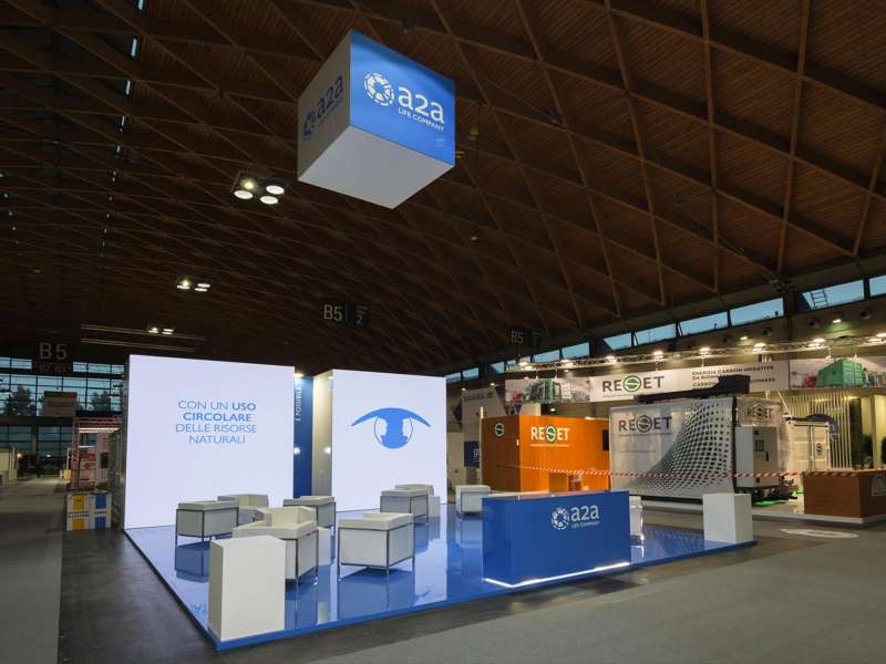 lacquered stands, concept and design, customized exhibition stands, ledwall, exhibition stands designer