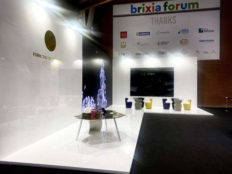 highly customized solutions, lacquered stands, customized exhibition stands, ledwall, form the creative group