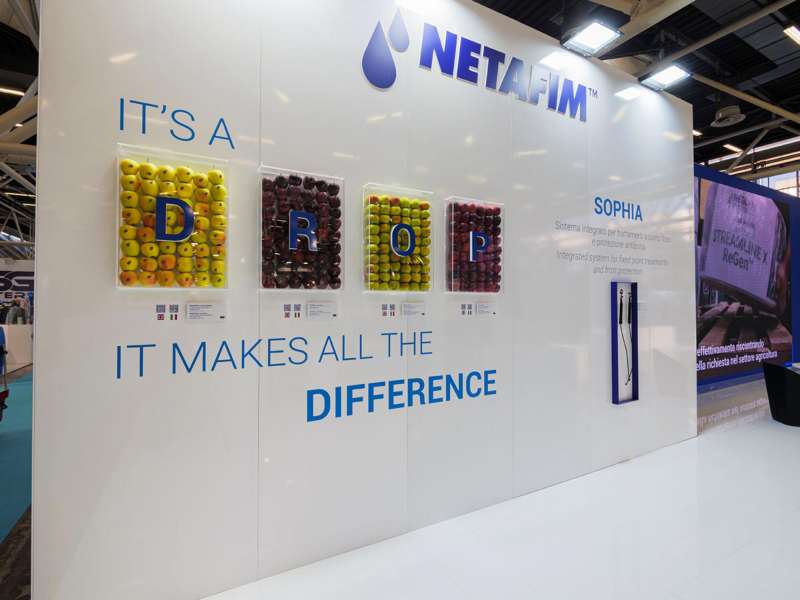 exhibitors' furniture and customized tables, rental and sale giant screen, lacquered stands, ledwall, display cases