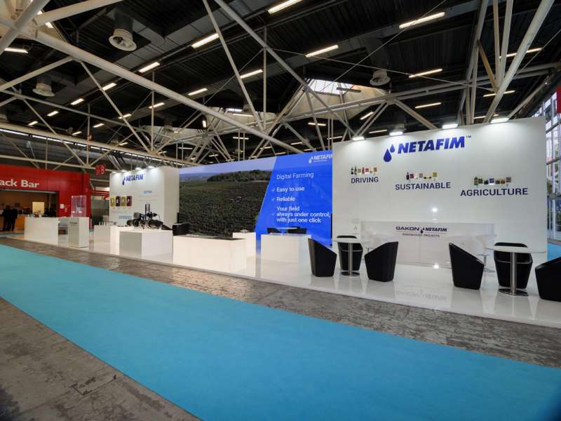 exhibitors' furniture and customized tables, rental and sale giant screen, lacquered stands, ledwall, display cases