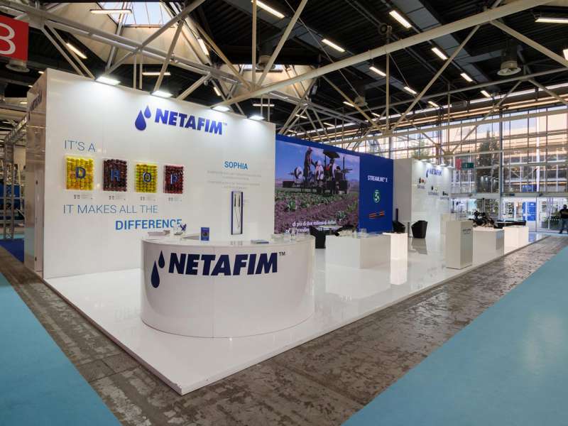 exhibitors' furniture and customized tables, rental and sale giant screen, lacquered stands, ledwall, display cases