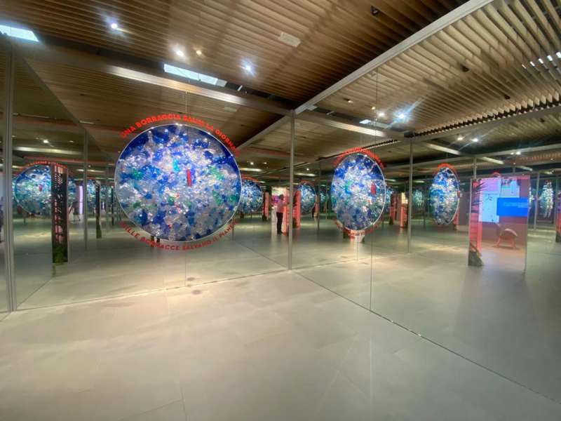 contract, videowall and interactive totem, customized stands and display cases, ledwall, form the creative group