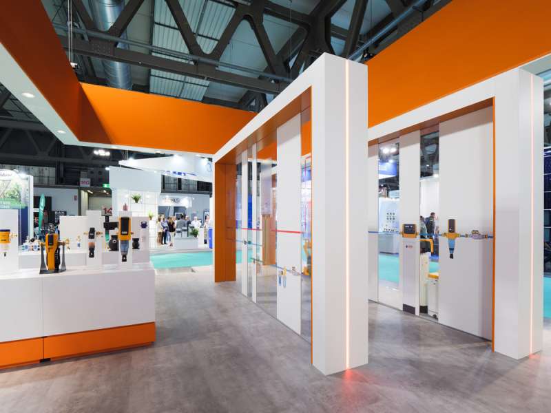 exhibitors' furniture and customized tables, high quality exhibition stands, customized settings, totem rental, form installations Milan