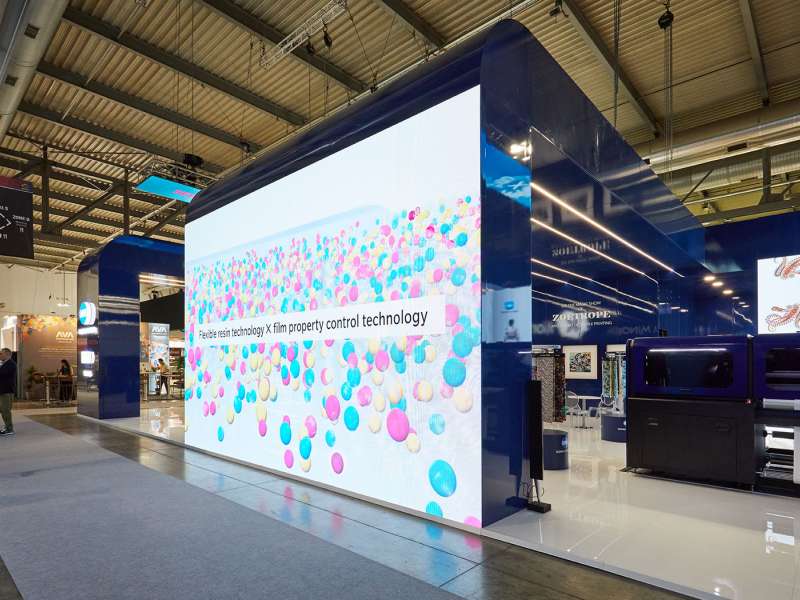 exhibitors' furniture and customized tables, customized solutions, ledwall, form installations Milan, fair stands