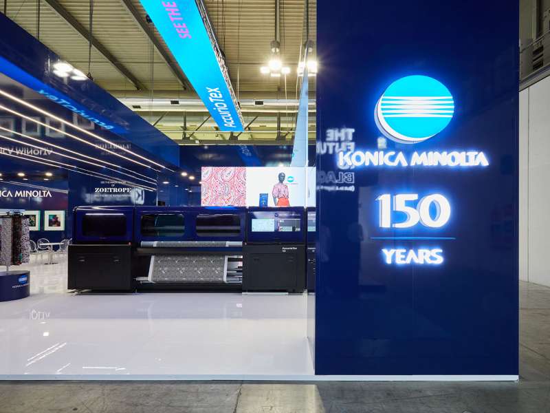 exhibitors' furniture and customized tables, customized solutions, ledwall, form installations Milan, fair stands