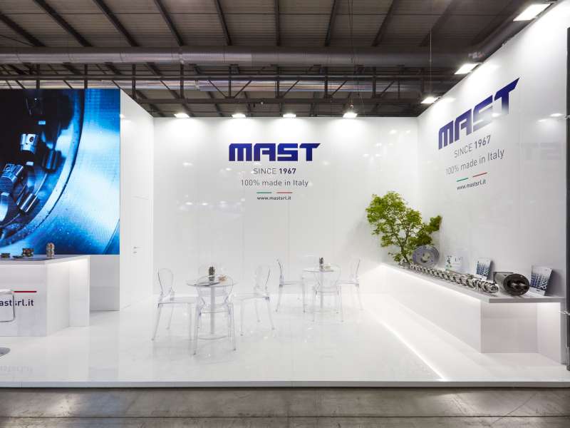 customized stands and display cases, form installations Milan