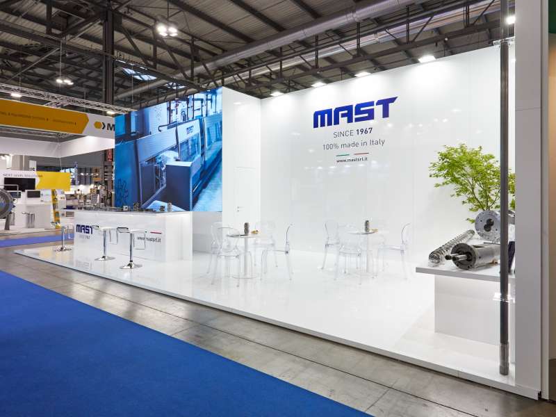 customized stands and display cases, form installations Milan