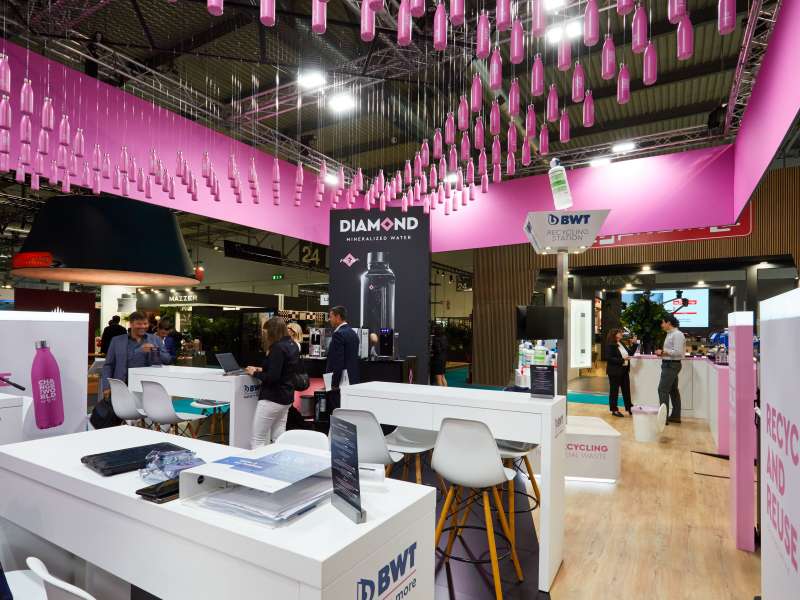 fairs in Italy, customized product displays, ledwall, form installations Milan