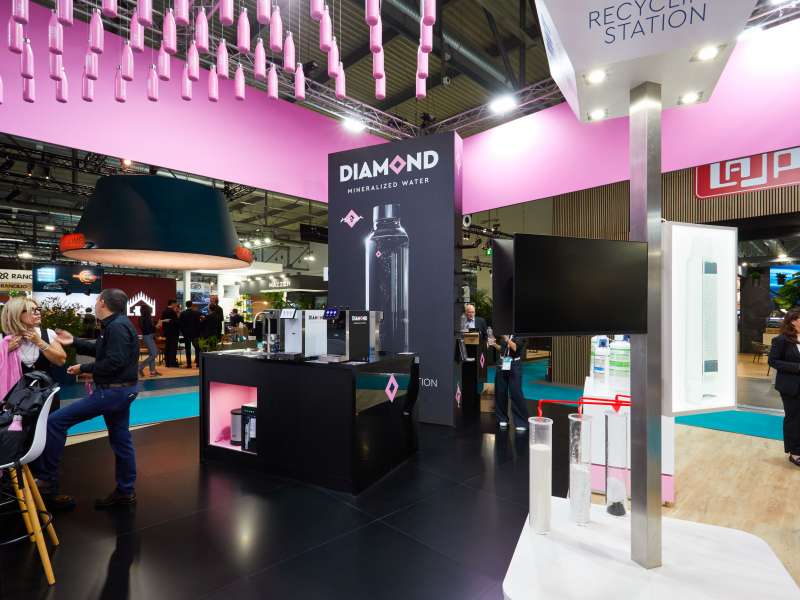 fairs in Italy, customized product displays, ledwall, form installations Milan