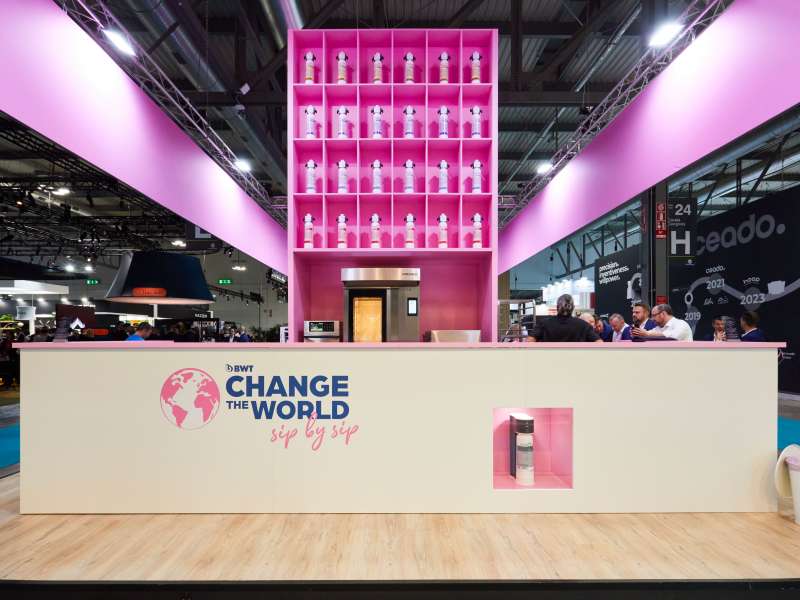 fairs in Italy, customized product displays, ledwall, form installations Milan