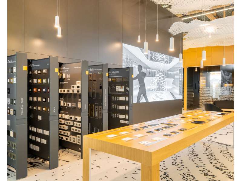 exhibitors' furniture and customized tables, fairs abroad, made in Italy, form the creative group, fair stands set-up