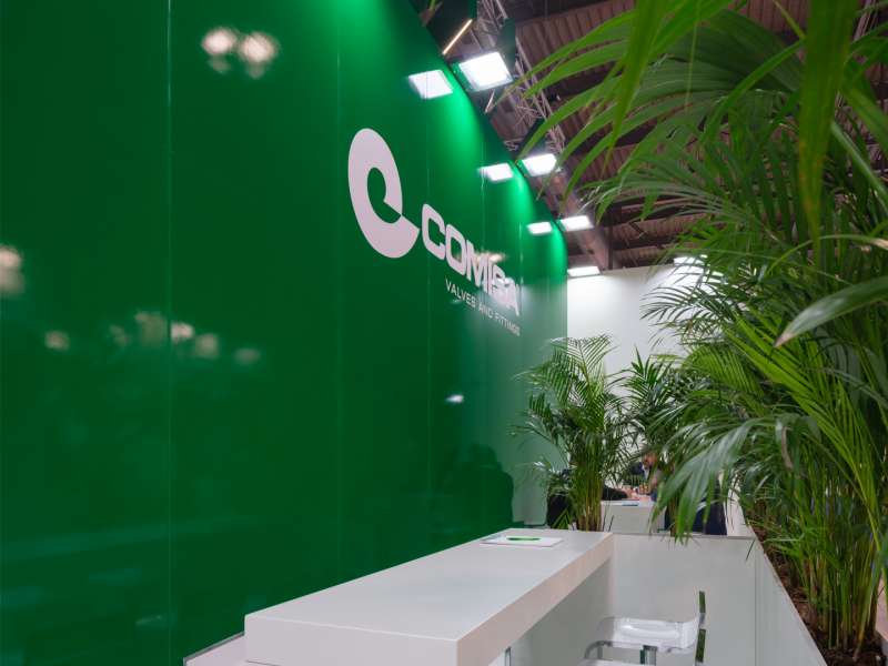 lacquered stands, fair exhibitors, customized exhibition stands, ledwall, form group