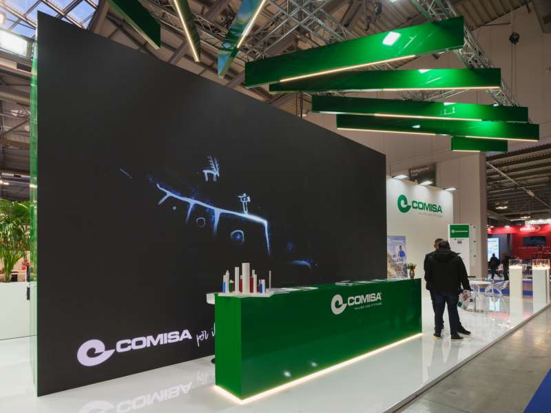 lacquered stands, fair exhibitors, customized exhibition stands, ledwall, form group