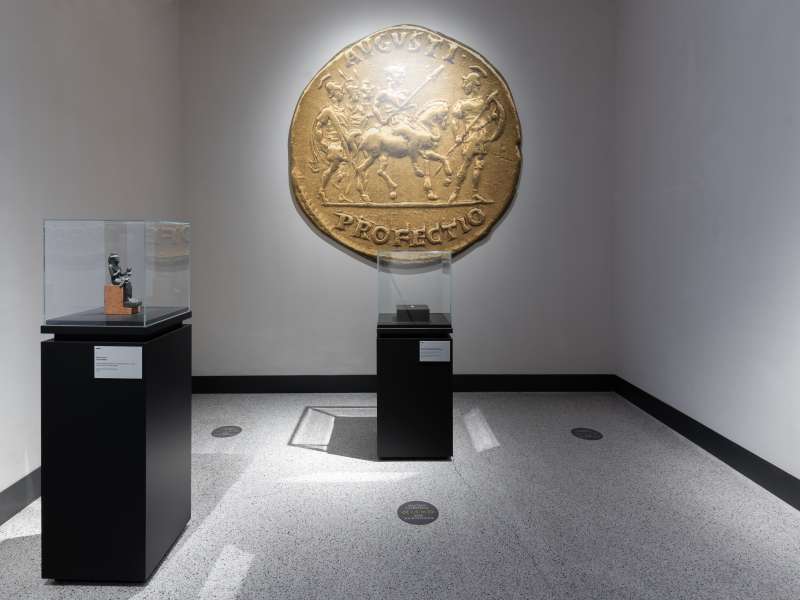 touch screen, multimedia totem, ledwall, showcases, immersive installation