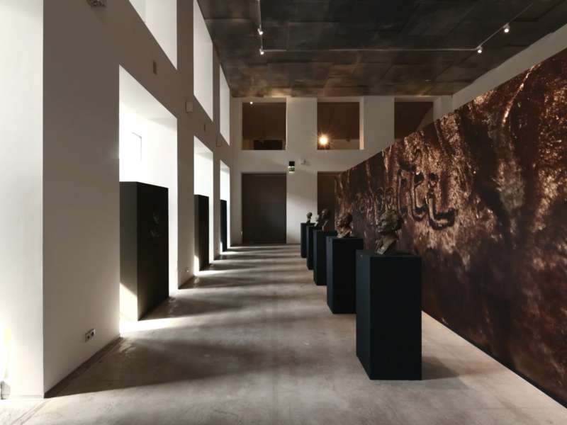 design, highly customized solutions, concept and design, exhibitions set-ups, FORM for art