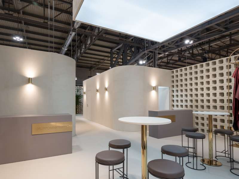 highly customized solutions, customized product displays, ledwall, form installations Milan