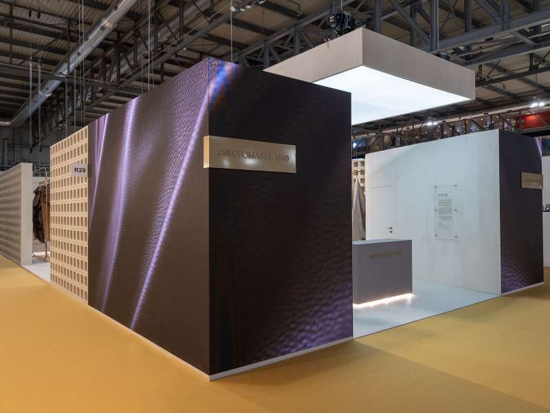 highly customized solutions, customized product displays, ledwall, form installations Milan