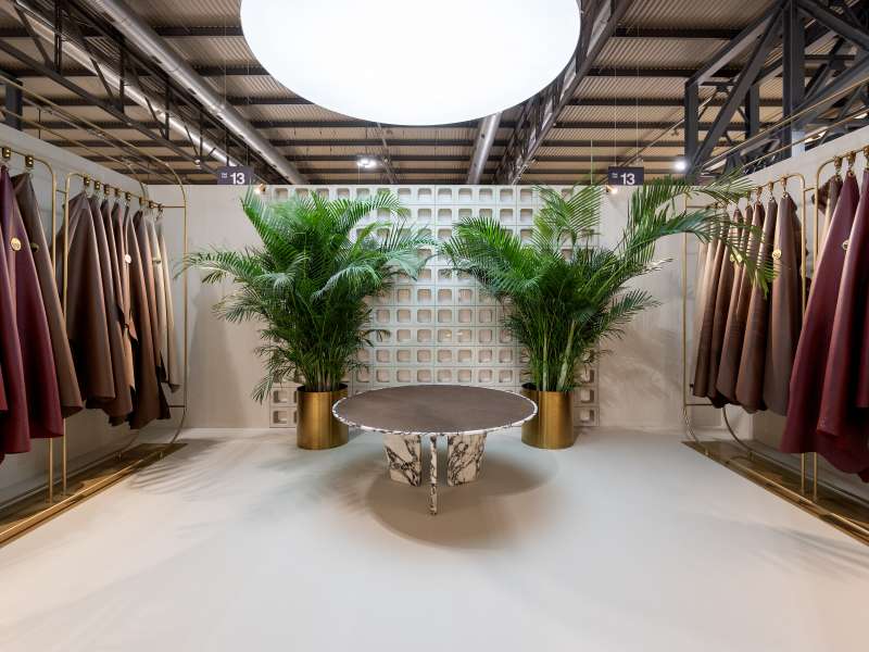 highly customized solutions, customized product displays, ledwall, form installations Milan