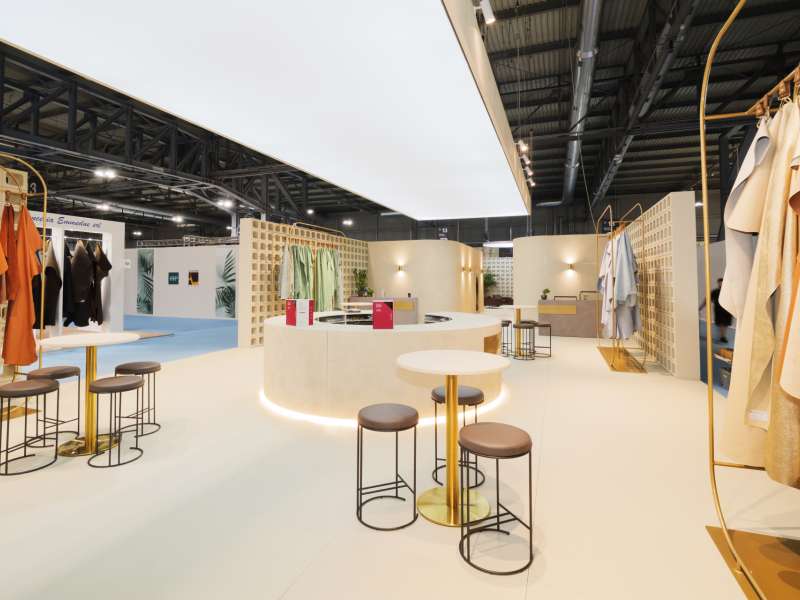 highly customized solutions, customized product displays, ledwall, form installations Milan