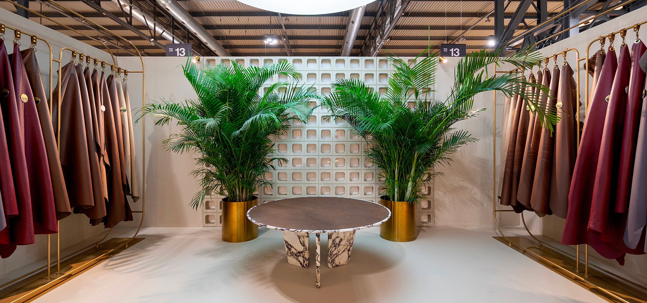 High-Quality Stand Design for Small Spaces